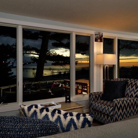 Looking Glass Beachfront Inn グランド・ヘイブン エクステリア 写真