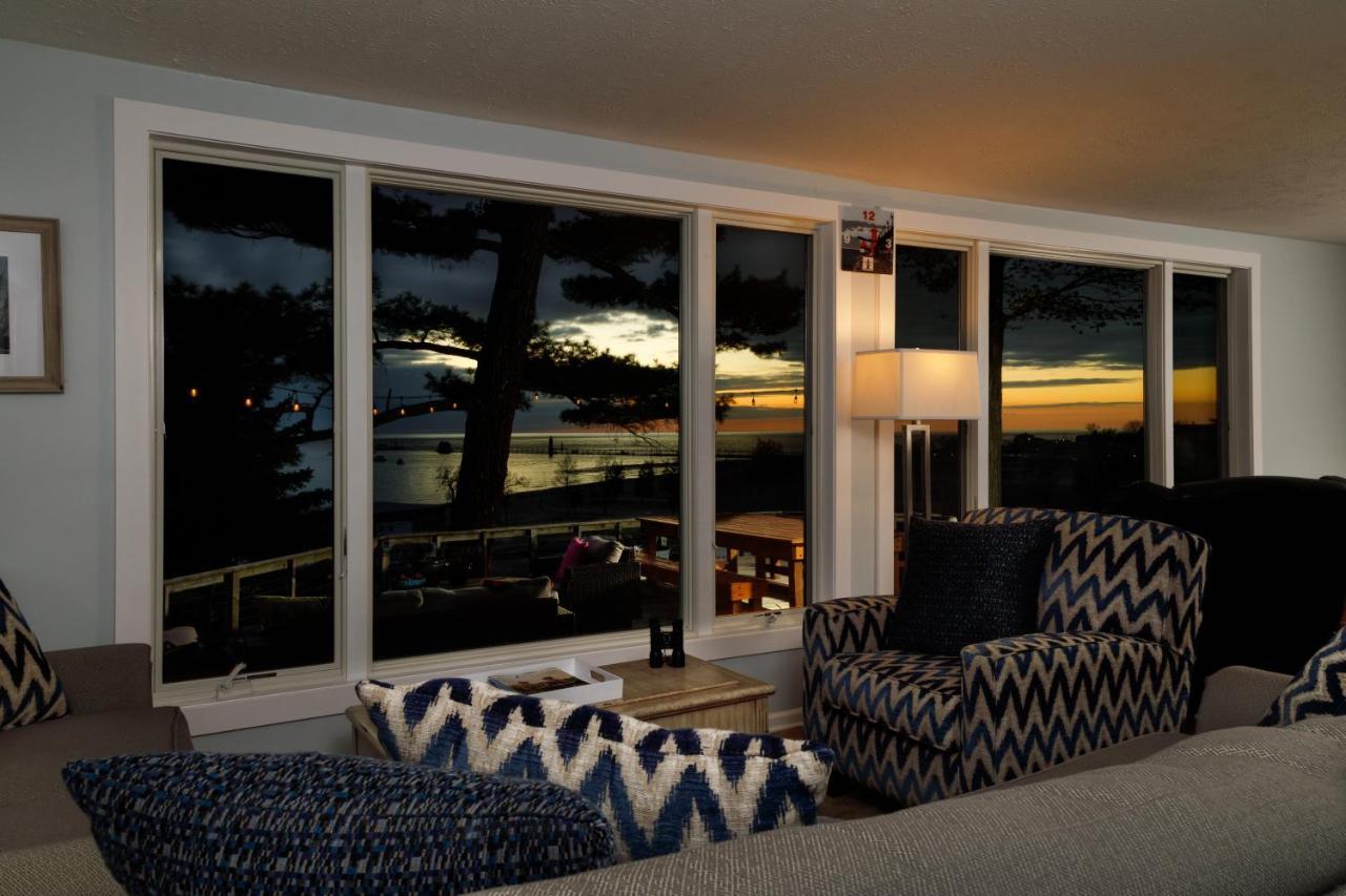 Looking Glass Beachfront Inn グランド・ヘイブン エクステリア 写真