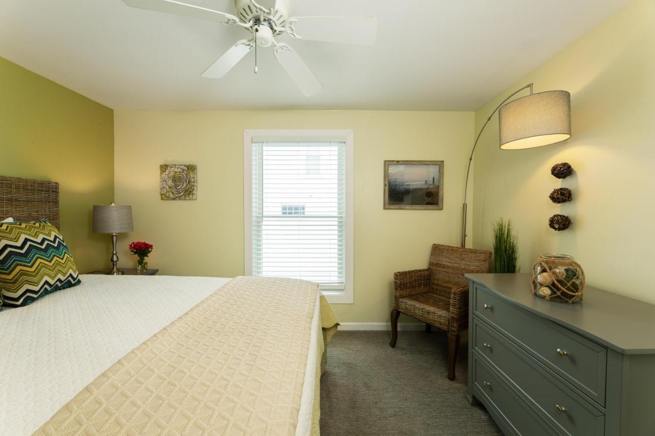 Looking Glass Beachfront Inn グランド・ヘイブン エクステリア 写真