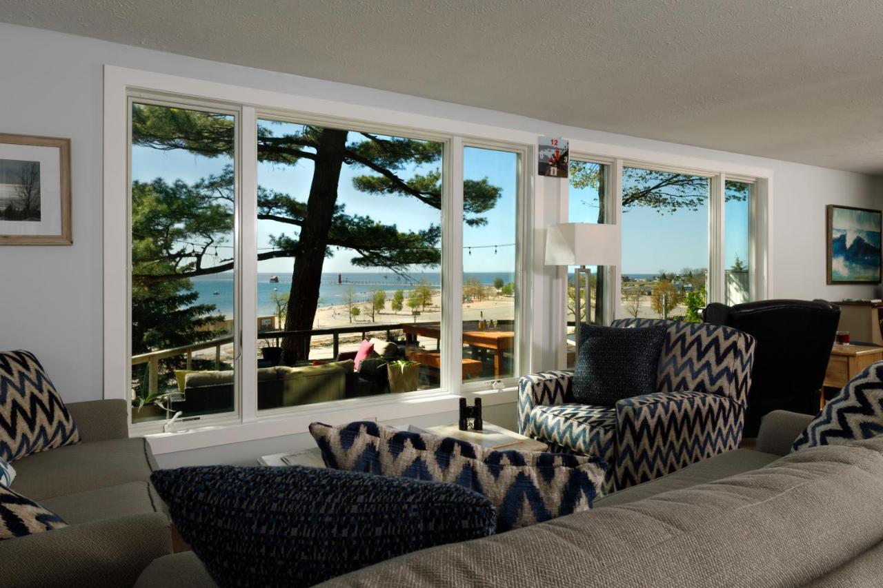Looking Glass Beachfront Inn グランド・ヘイブン エクステリア 写真