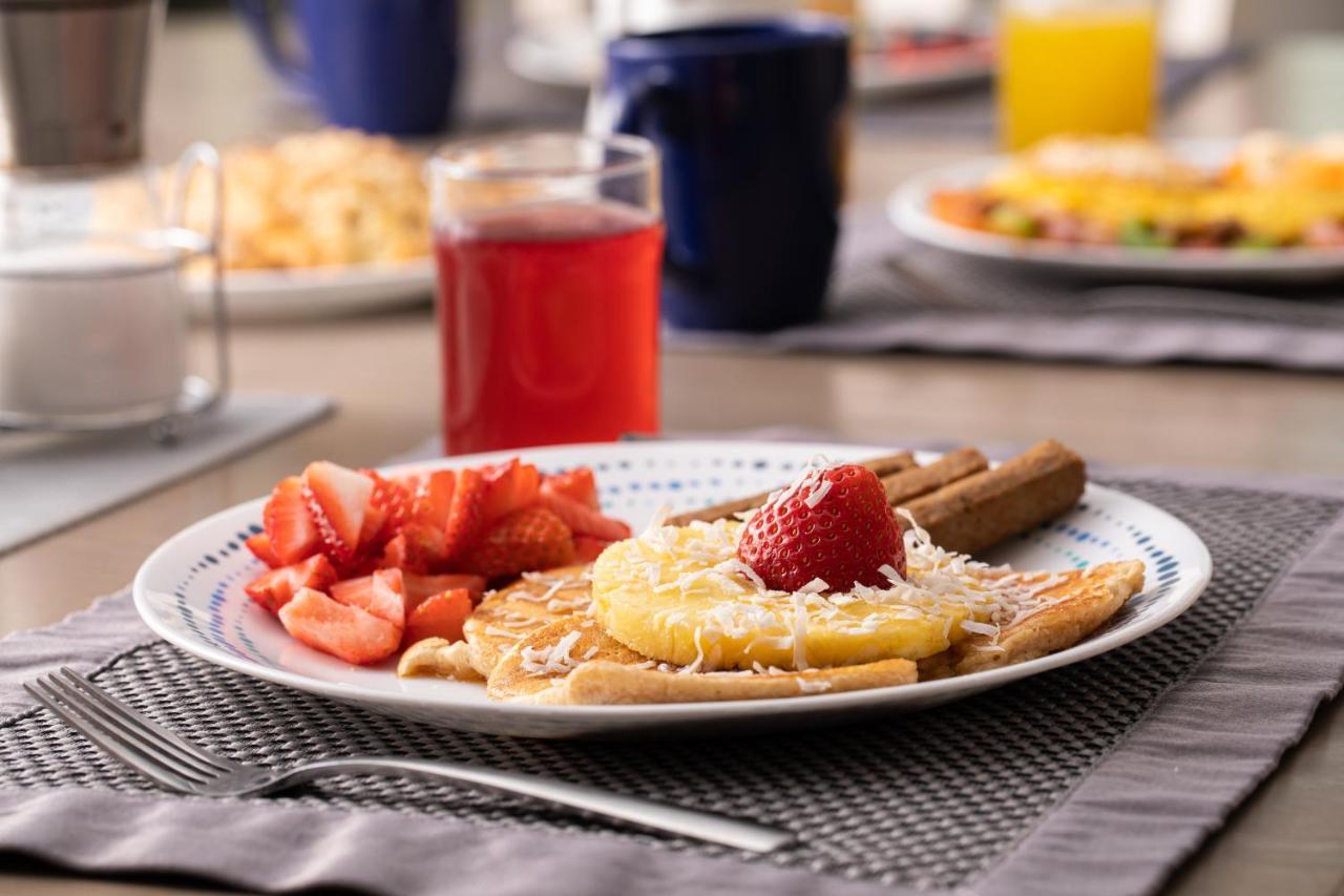 Looking Glass Beachfront Inn グランド・ヘイブン エクステリア 写真